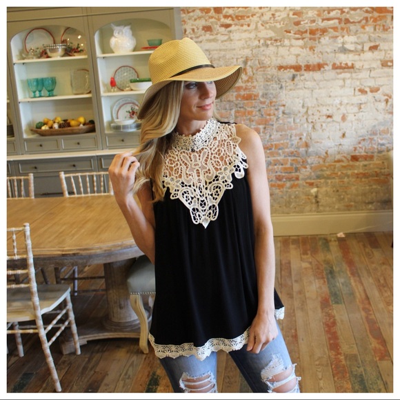 Infinity Raine Tops - ✨LAST✨Black crochet bodice sleeveless tunic